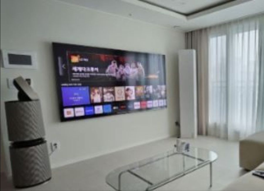 거실 벽걸이 TV
